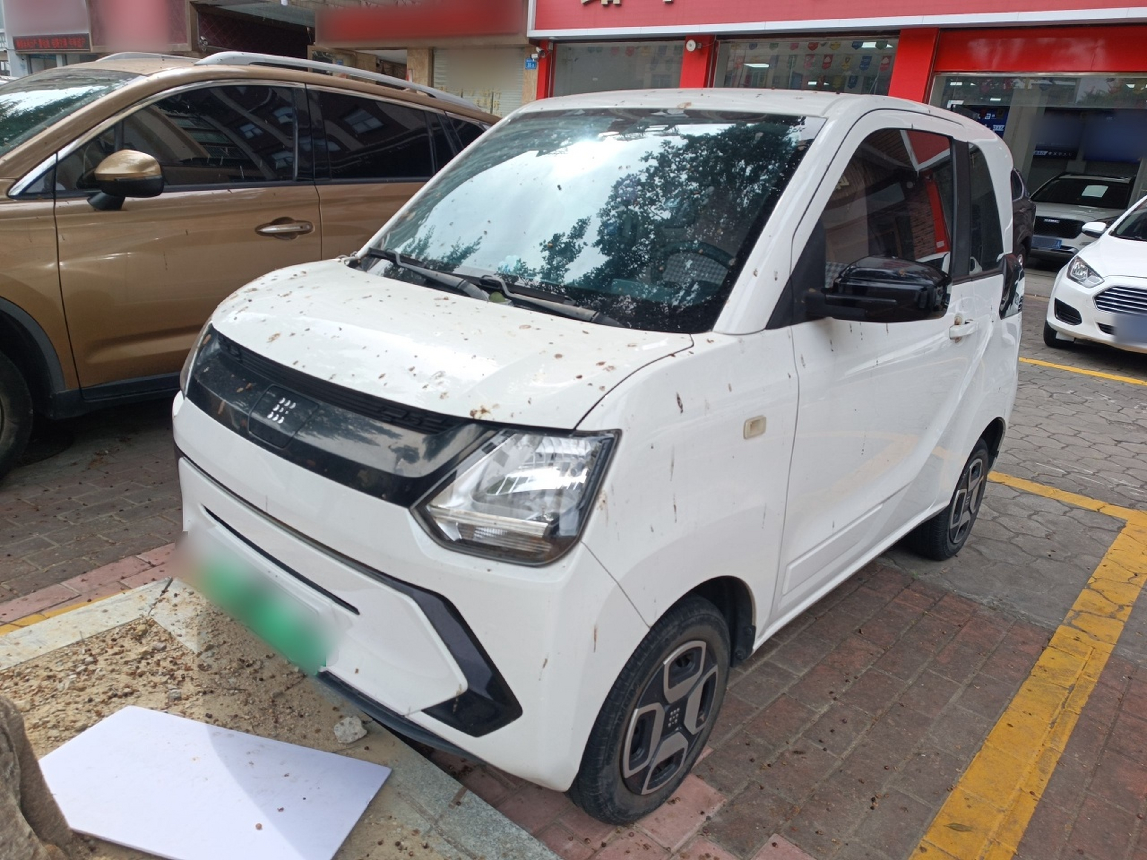 Под передней частью автомобиля