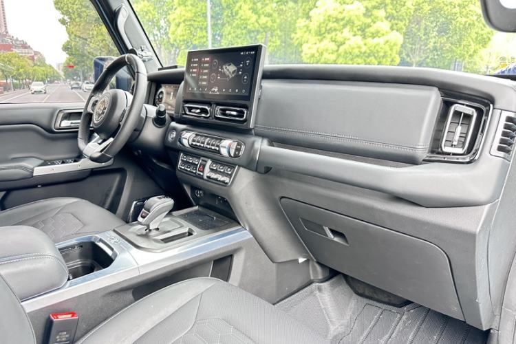 Used 212 T01 2025 2.0T Changfeng Interior 4