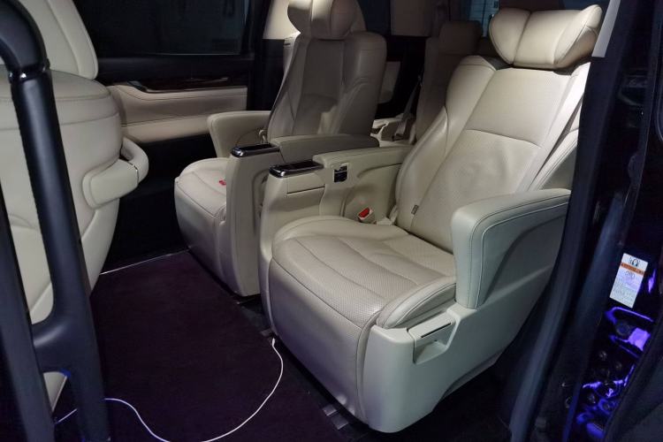 Used Toyota Alphard 2020 Dual-Engine 2.5L Luxury Edition
