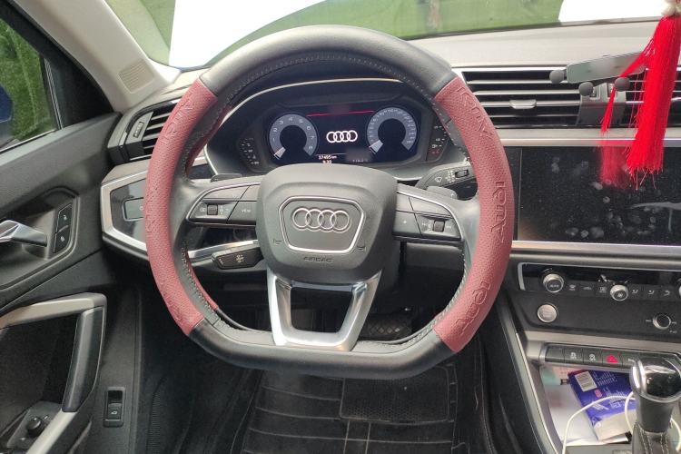Used Audi Q3 2019 40 TFSI Fashion Dynamic Model Steering Wheel