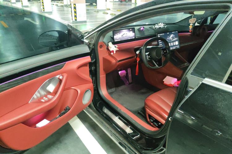 Used Hima Luxeed S7 2025 855 km Max
