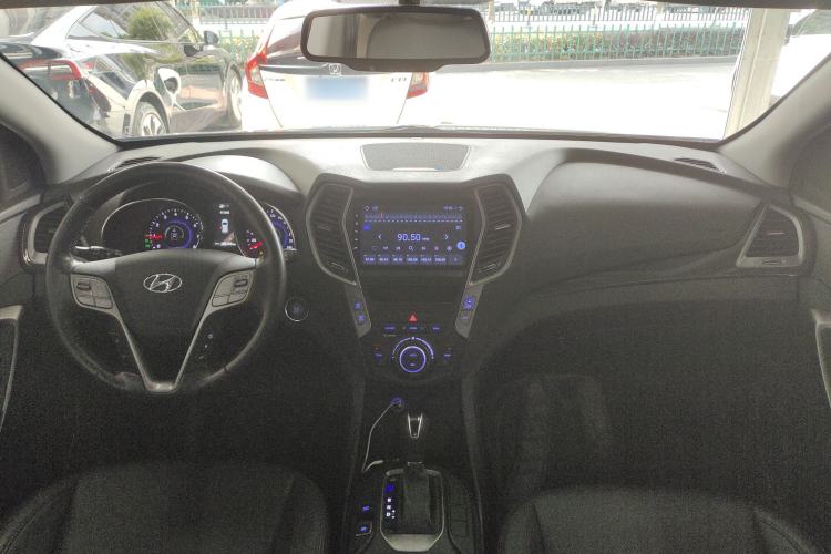 Used Hyundai Santa Fe 2015 2.0T Automatic Two-Wheel Drive Smart Version 5 Seats Center Console