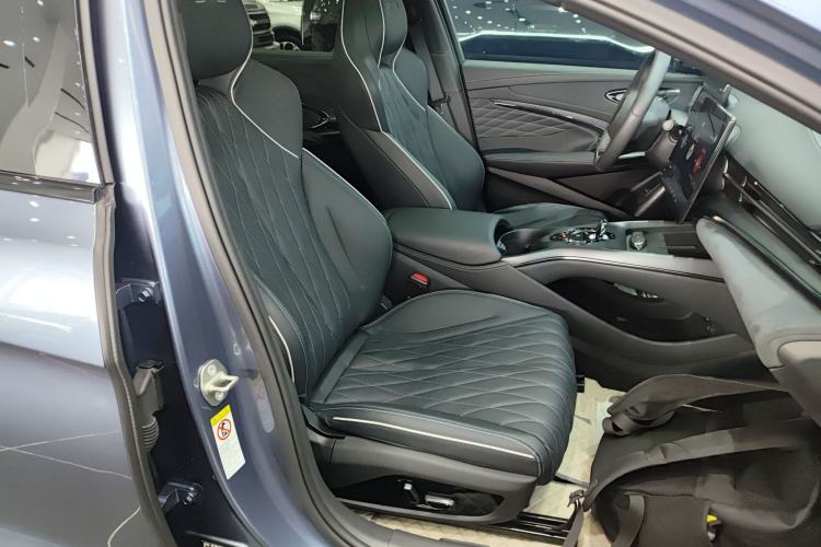 Used BYD Seal 2022 700 km Long-Range Rear-Wheel-Drive Version Right Front Seat