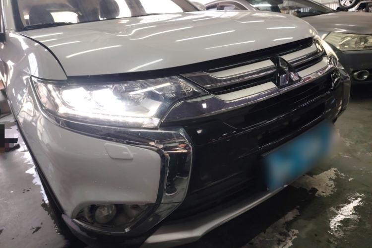Used Mitsubishi Outlander 2016 2.4L 4x4 Luxury Edition 7-Seater