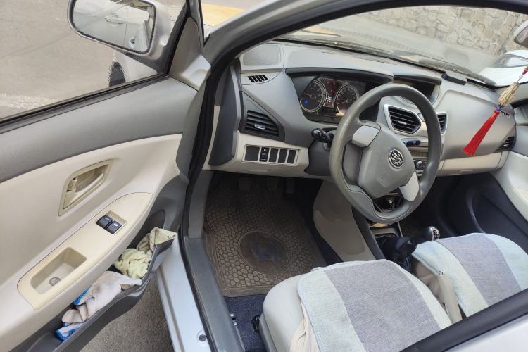 Used FAW Xiali N5 2014 1.0L Manual Standard Edition
