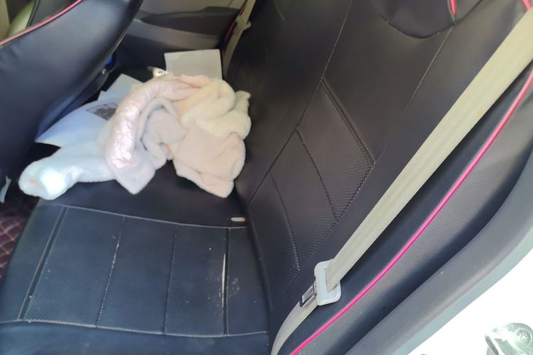 Used Hyundai Verna (older generation) 2014 1.4L Automatic Leading-Edge GLX Left Rear Seat