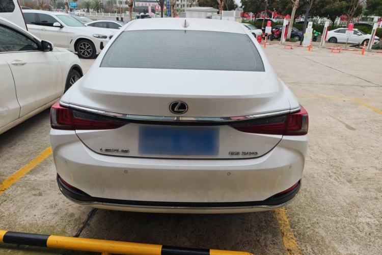 Used Lexus ES 2020 200 Excellence Edition
