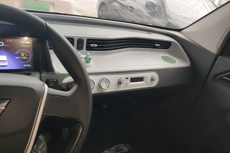 Used Wuling Hongguang MINIEV 2021 Macaron Fashion Model Lithium Iron Phosphate Center Console