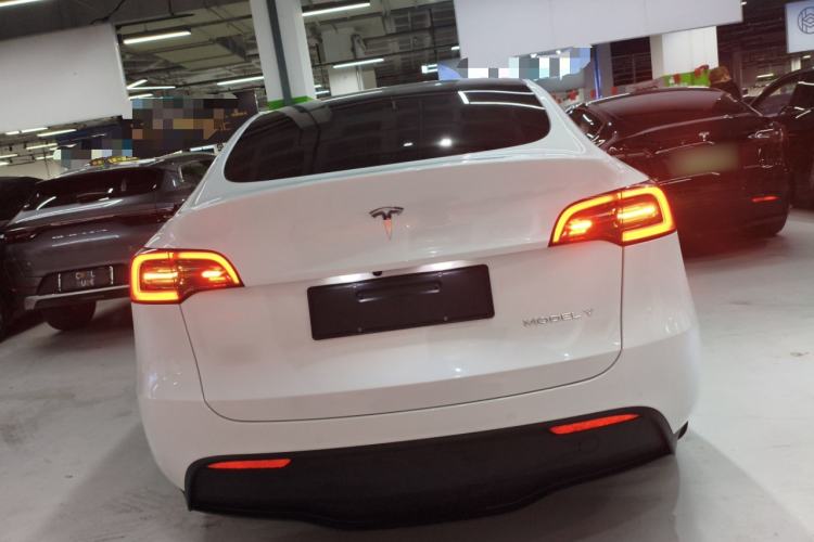 Used Tesla Model Y 2023 Long-Range All-Wheel-Drive Version
