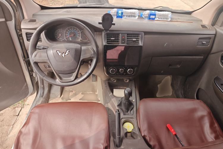 Used Wuling Rongguang V 2016 1.2L Standard Version
