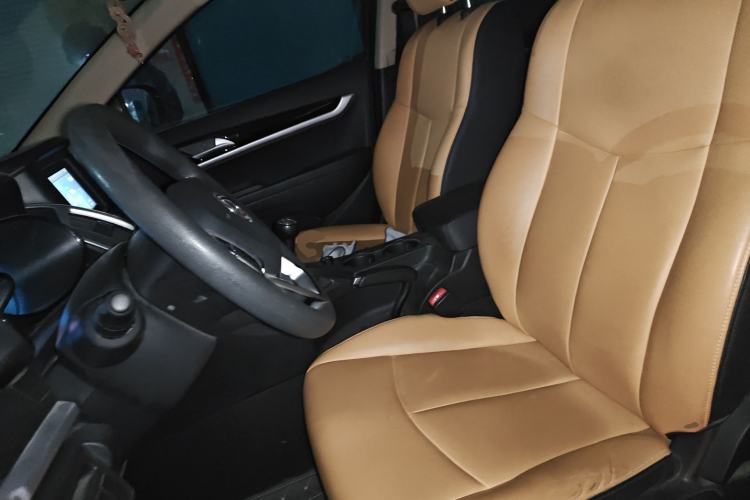 Used Dongfeng Aeolus AX7 2015 2.0L Manual Zhiyue Model
