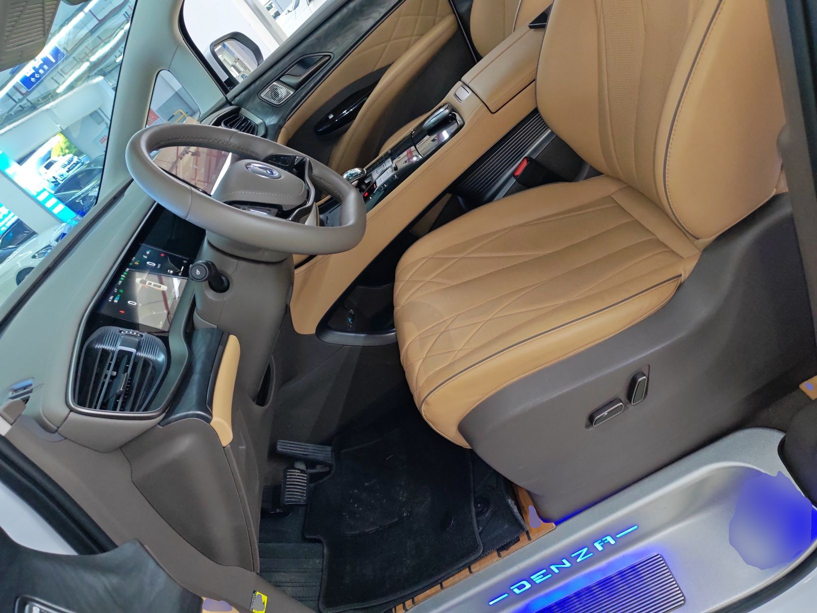 Переднее сиденье в автомобиле