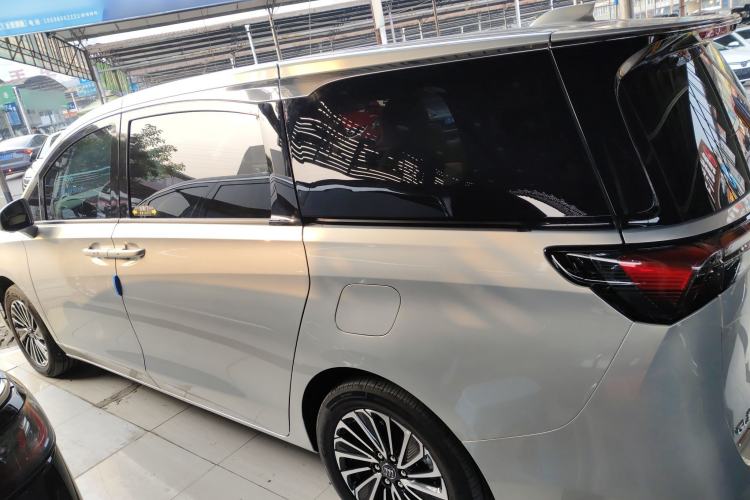 Used Buick GL8 New Energy 2025 Lu Shang Luxury Edition 7-Seater