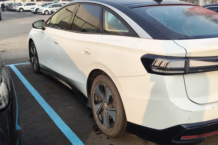 Used Volkswagen ID.7 VIZZION 2024 AIR model
