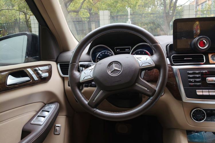 Used Mercedes-Benz M-Class 2012 ML 350 Luxury Edition Steering Wheel