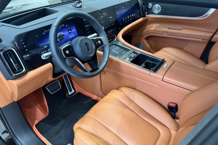 Used Hima AITO M9 2025 Extended-Range Max Version 52 kWh 6-Seater Edition Interior 4