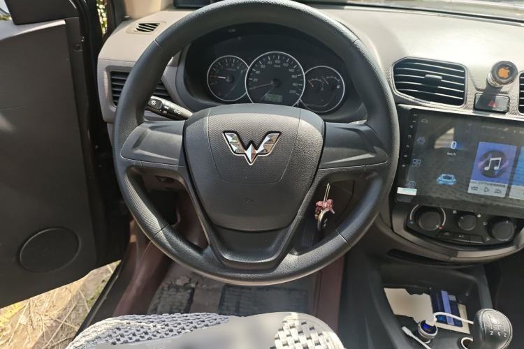 Used Wuling Hongguang 2015 1.5L S Basic Version China V Standard
