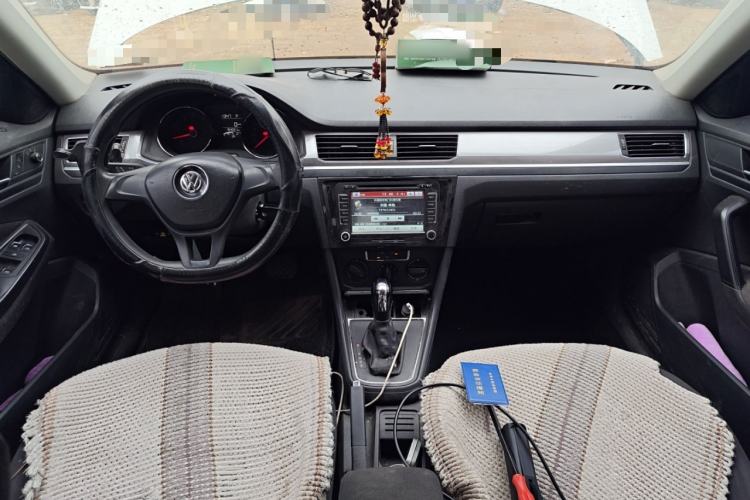 Used Volkswagen Bora 2016 1.6L Automatic Fashion Model Center Console