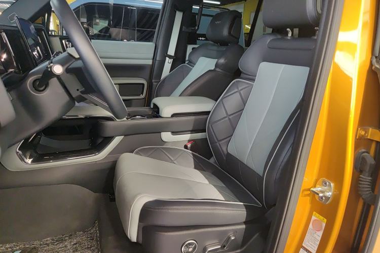 Used Formula Leopard Leopard 5 2023 Navigator Edition
