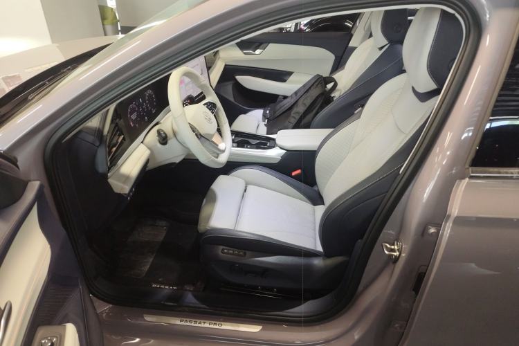 Used Volkswagen Passat 2025 Pro 380TSI Dragon Glory Edition Driver Seat