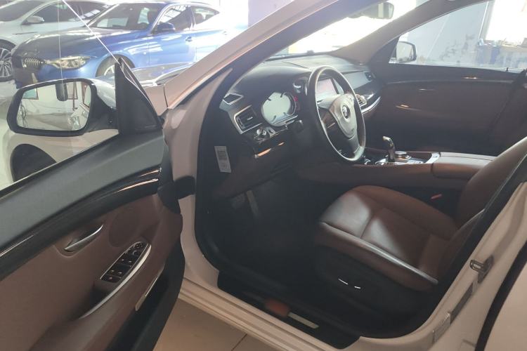 Used BMW 5 Series GT 2017 528i Leading Model
