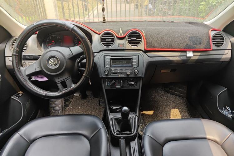 Used Volkswagen Jetta 2015 1.6L Manual Fashion Edition Center Console