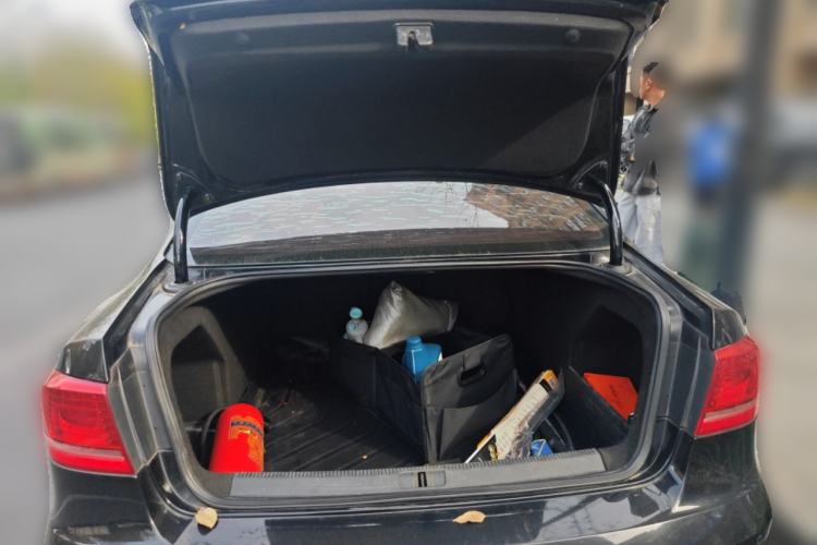 Used Volkswagen Magotan 2012 Revised Version 1.8TSI Leading Edition Trunk