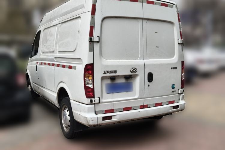 Used SAIC MAXUS Xintu V80 2023 2.0T AMT Classic City Distribution King Short Wheelbase Mid-Roof 3-Seater