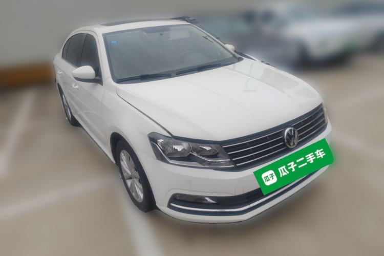 Used Volkswagen Lavida 2013 Revised Version 1.6L Automatic Luxury Edition Front Right 45 Deg