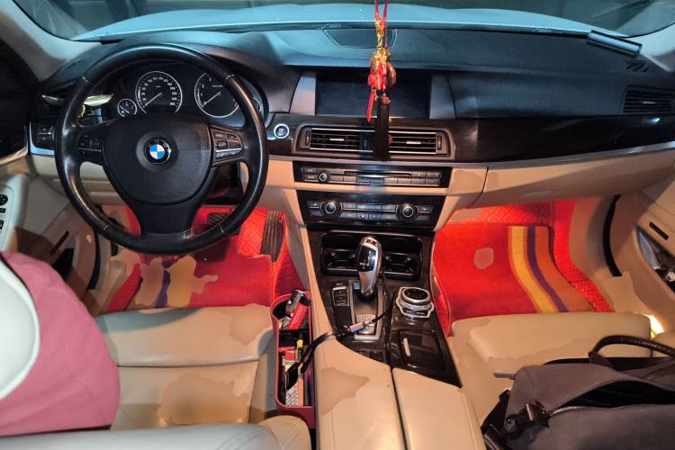 Used BMW 5 Series 2012 530Li Luxury Model Center Console