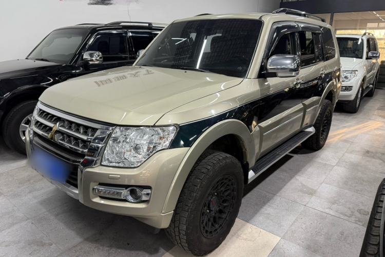 Used Mitsubishi Pajero 2016 3.0L Automatic Luxury Version China V Standard