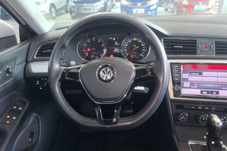 Used Volkswagen Lamando 2015 230TSI DSG Fashion Edition
