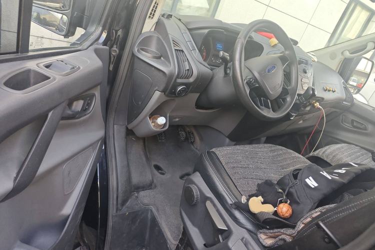 Used Ford Transit 2020 2.0T Diesel Multi-Function Commercial Vehicle Mid-Chassis Low-Roof Design with Dual Rear Doors Meeting China VI Emission Standards
