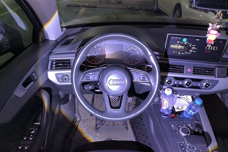 Used Audi A4L 2017 Plus 40 TFSI Ambition Model Steering Wheel