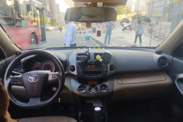 Used Toyota RAV4 2011 2.0L Manual Luxury Edition Center Console