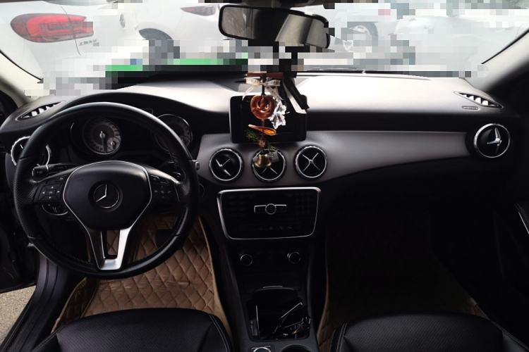 Used Mercedes-Benz GLA 2015 GLA 200 Sport Edition Center Console