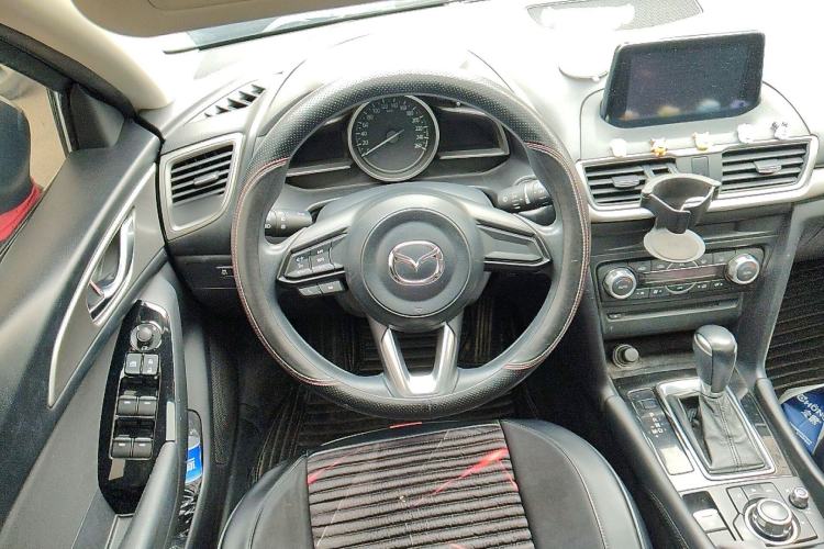 Used Mazda 3 Axela 2017 Hatchback 1.5L Automatic Luxury Model Emission Standard China V Steering Wheel