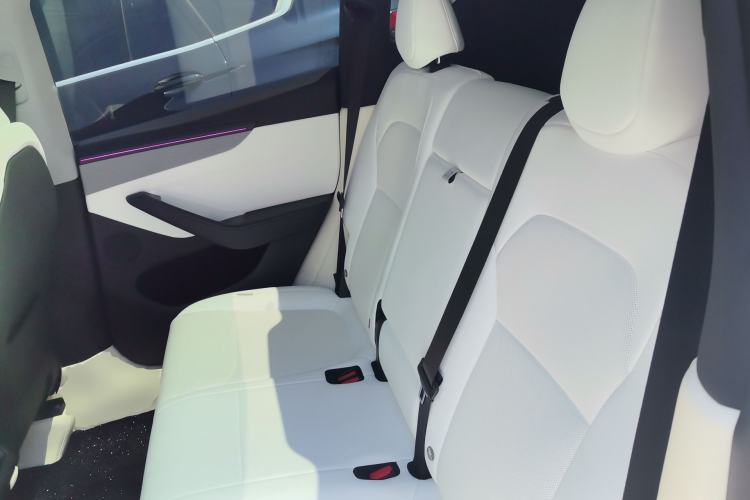 Used Tesla Model Y 2025 Rear-Wheel-Drive Version
