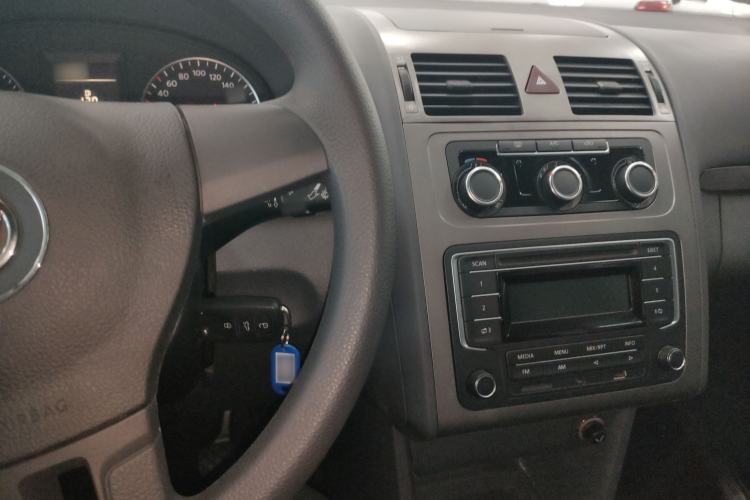 Used Volkswagen Touran 2013 1.4T Manual Fashion Edition 5 Seats Center Console