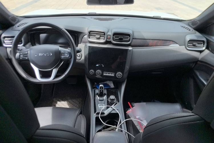 Used Lynk & Co 03 2019 2.0TD Automatic Trend Edition Center Console