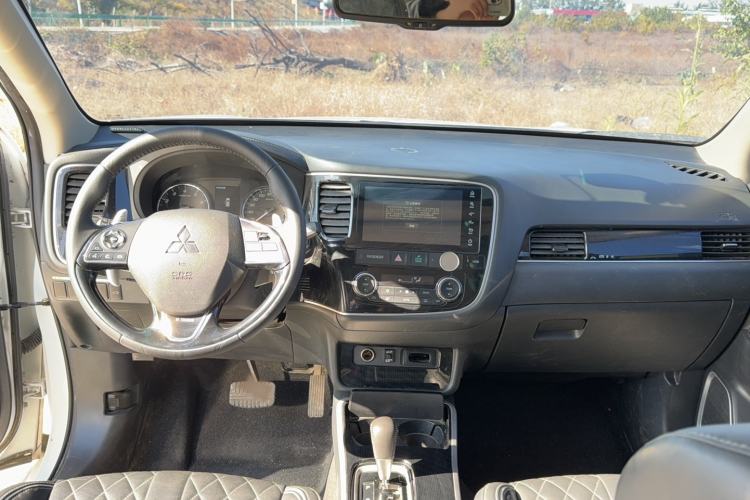 Used Mitsubishi Outlander 2021 2.4L 4x4 Zhi Xiang Edition 7 Seats
