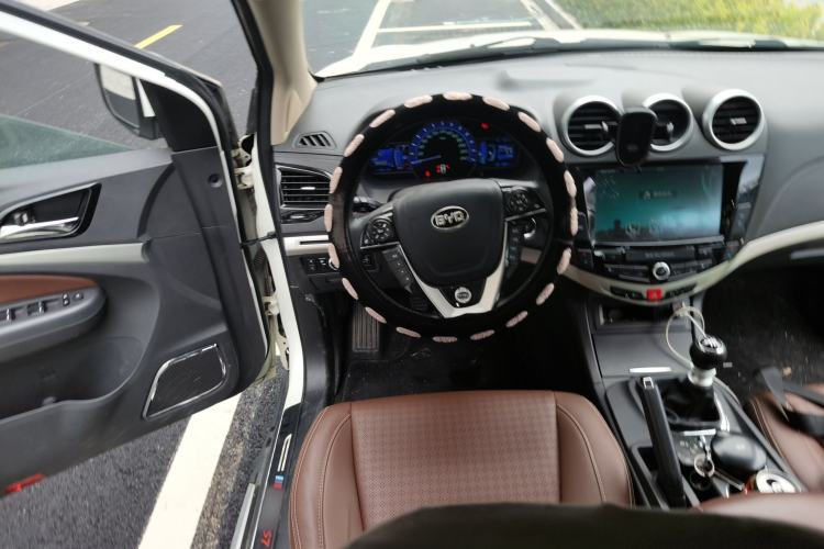 Used BYD S7 2015 1.5T Manual Luxury Model
