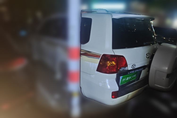 Used Toyota Land Cruiser 2015 4.0L V6 Middle East Low-Trim Version