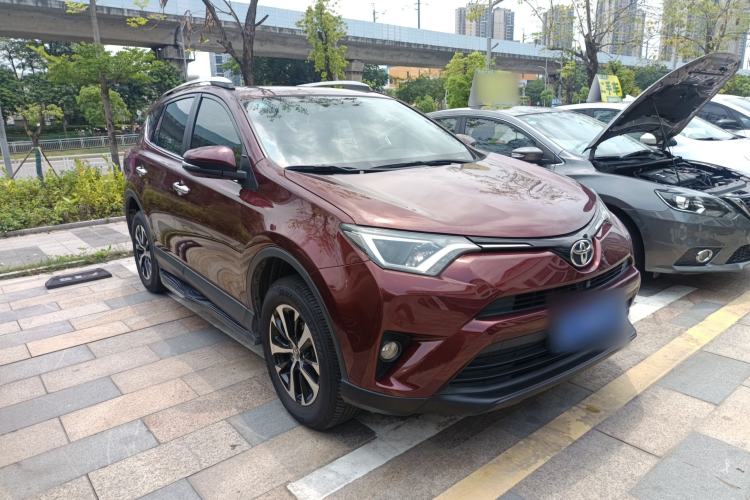 Used Toyota RAV4 2016 2.0L CVT Two-Wheel Drive Fashion Edition China V Standard Front Right 45 Deg
