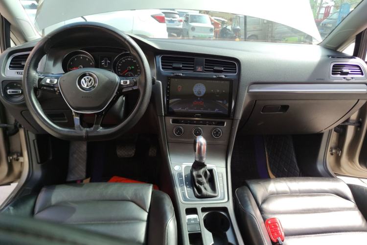 Used Volkswagen Golf 2015 1.4TSI Automatic Luxury Model Center Console