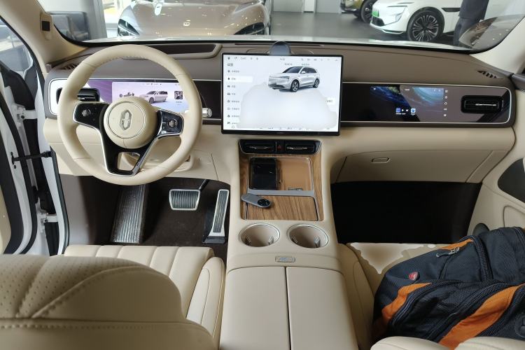 Used Hima AITO M7 2026 Model Range-Extending Pro+ All-Wheel Drive 5-Seater Version Center Console