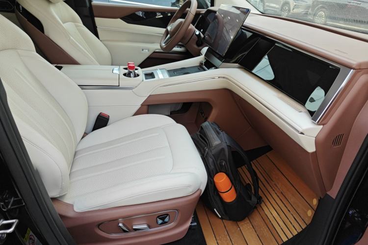 Used BYD Xia 2025 DM-i 1.5T 180km Beyond Edition Right Front Seat