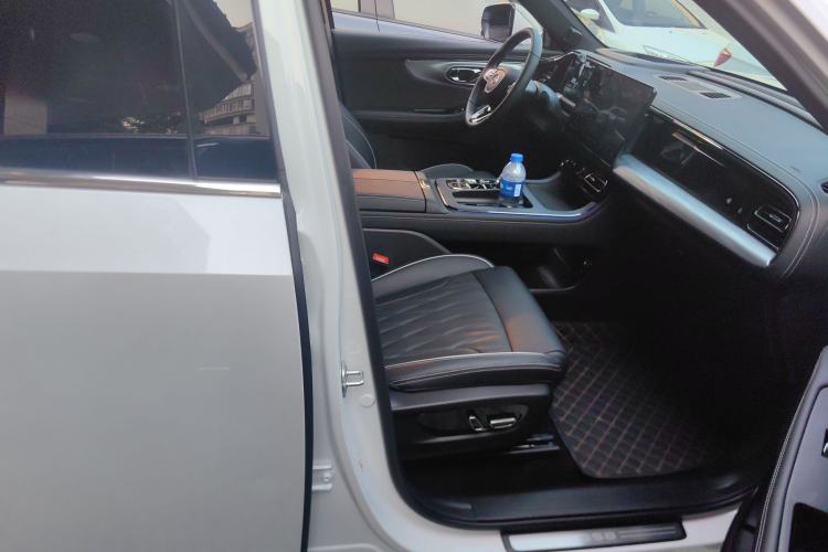 Used GAC Trumpchi GS8 2022 Dual-Engine Series 2.0TM Two-Wheel Drive Prestige Edition (7 Seats) Right Front Seat