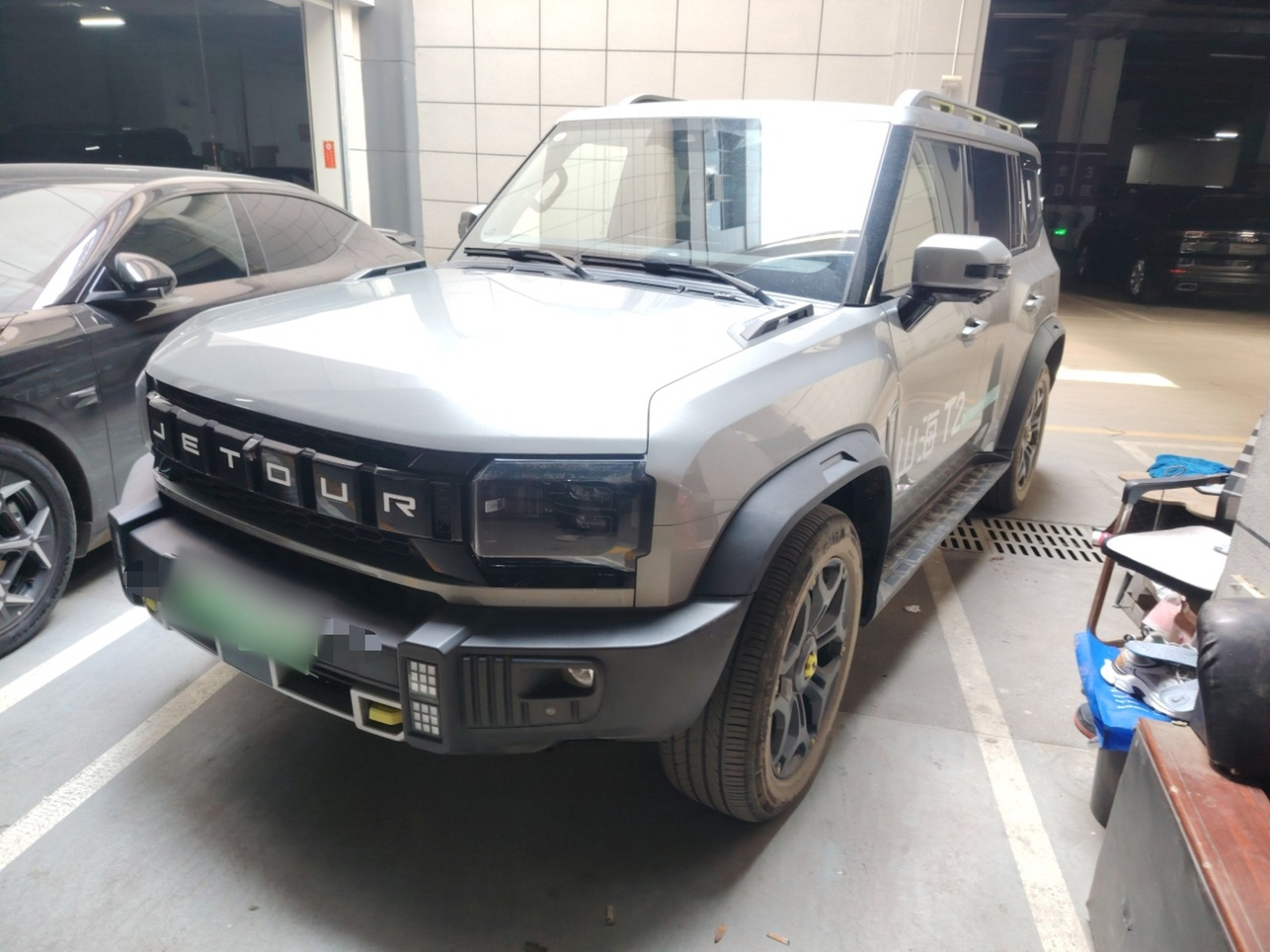 Под передней частью автомобиля