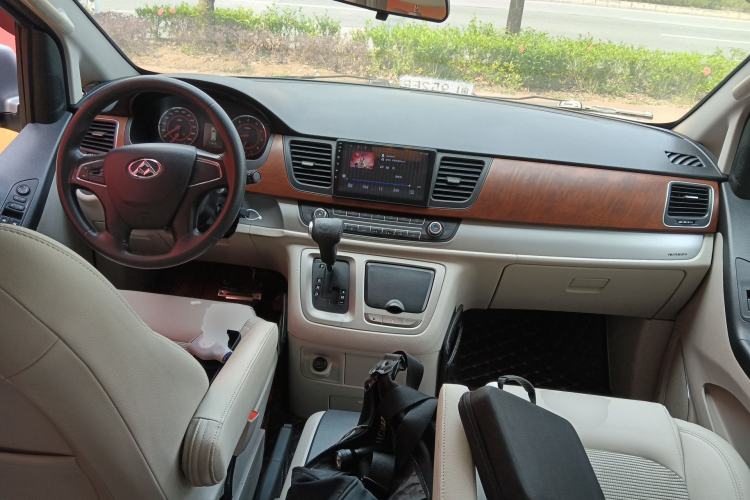 Used SAIC MAXUS G10 2016 2.0T Automatic Elite Edition Center Console